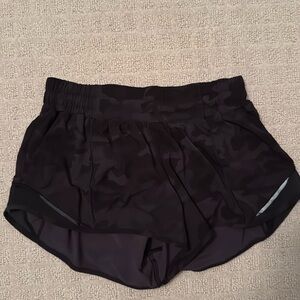 Lululemon Hotty Hot High-Rise Lined Shorts 2.5” camo